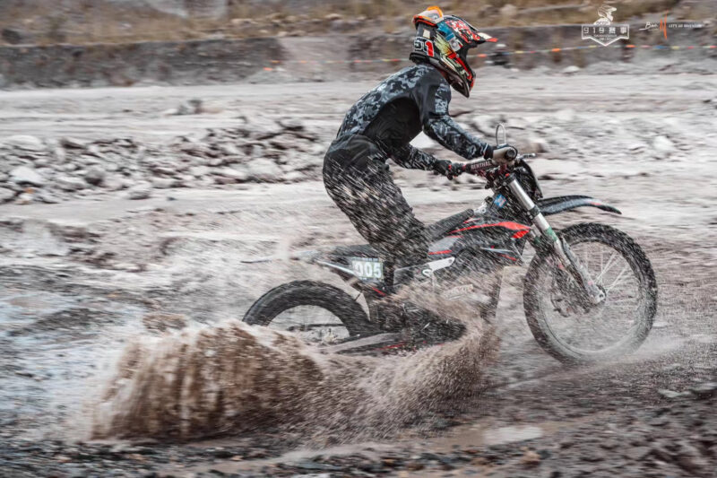 MotoTec Venom 72V/50Ah 12000W Off-Road Electric Dirt Bike - Image 13